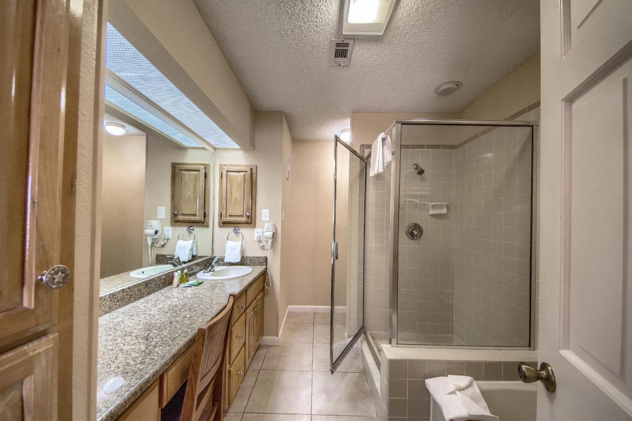 The Iron Cactus Condo On The Comal Cw C102 New Braunfels Εξωτερικό φωτογραφία