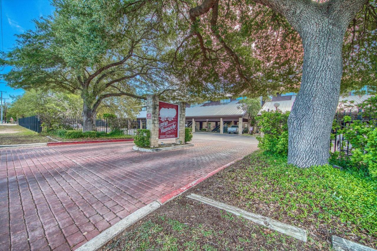 The Iron Cactus Condo On The Comal Cw C102 New Braunfels Εξωτερικό φωτογραφία
