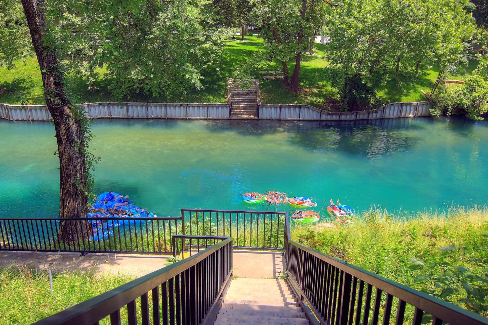 The Iron Cactus Condo On The Comal Cw C102 New Braunfels Εξωτερικό φωτογραφία