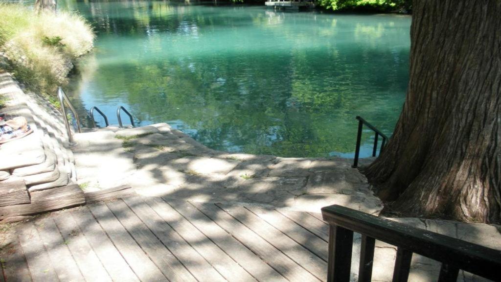 The Iron Cactus Condo On The Comal Cw C102 New Braunfels Εξωτερικό φωτογραφία