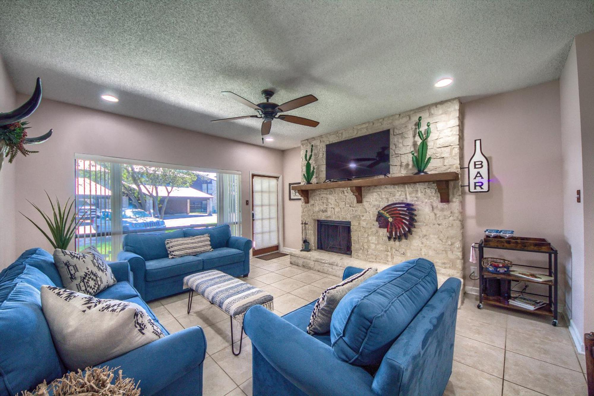 The Iron Cactus Condo On The Comal Cw C102 New Braunfels Εξωτερικό φωτογραφία