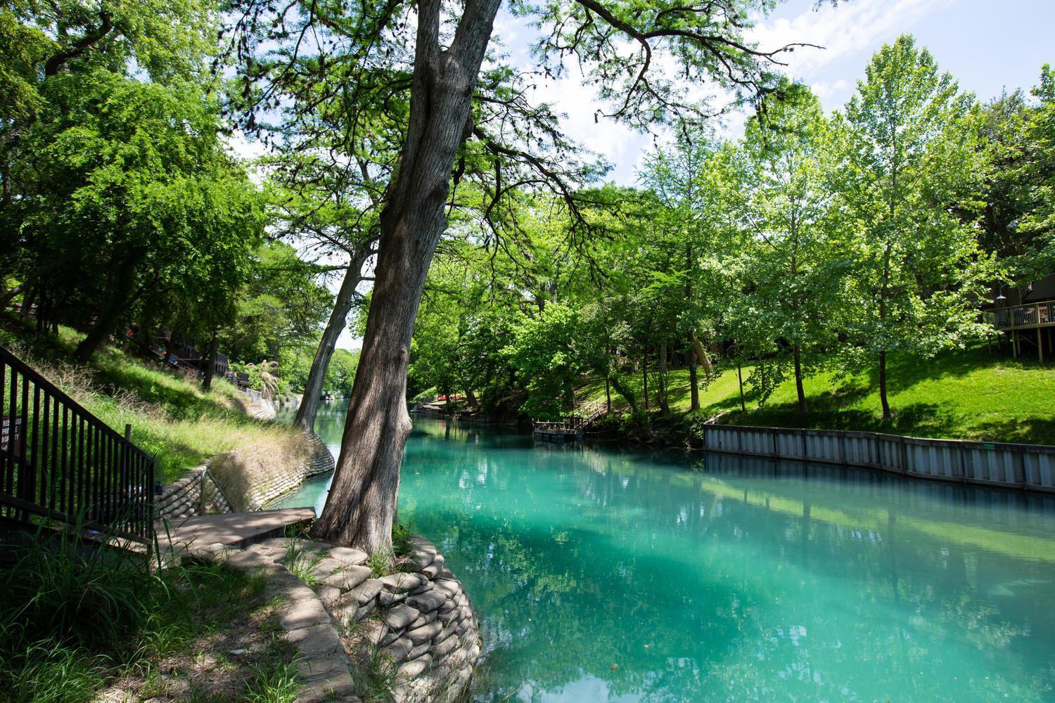The Iron Cactus Condo On The Comal Cw C102 New Braunfels Εξωτερικό φωτογραφία