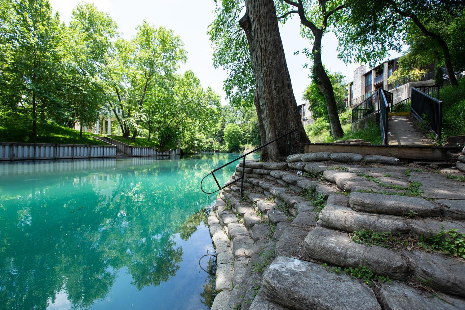 The Iron Cactus Condo On The Comal Cw C102 New Braunfels Εξωτερικό φωτογραφία