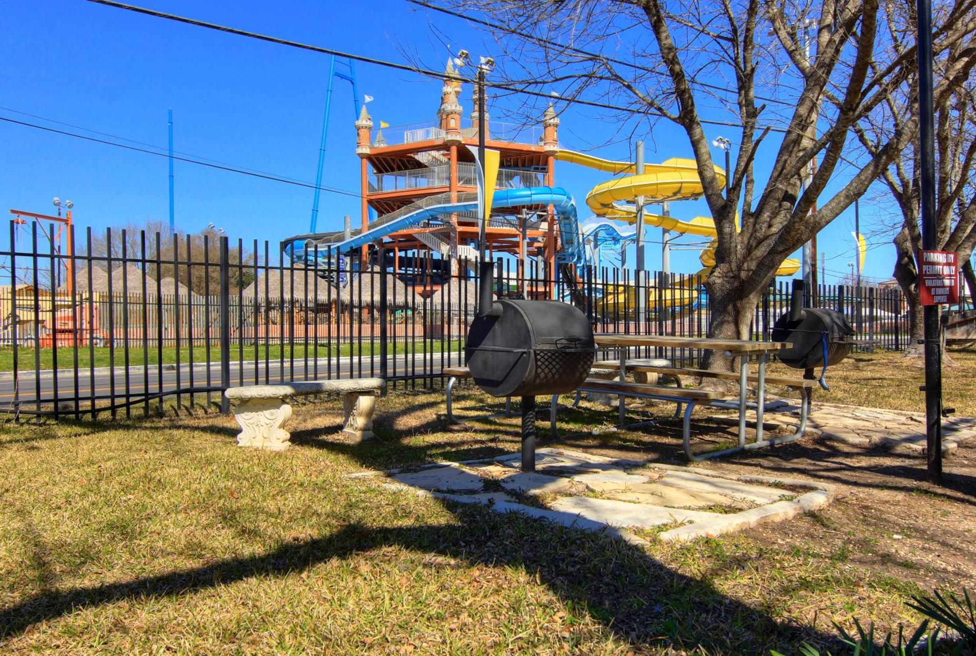 The Iron Cactus Condo On The Comal Cw C102 New Braunfels Εξωτερικό φωτογραφία