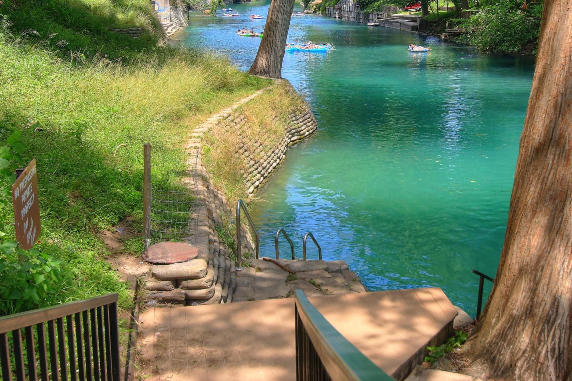 The Iron Cactus Condo On The Comal Cw C102 New Braunfels Εξωτερικό φωτογραφία