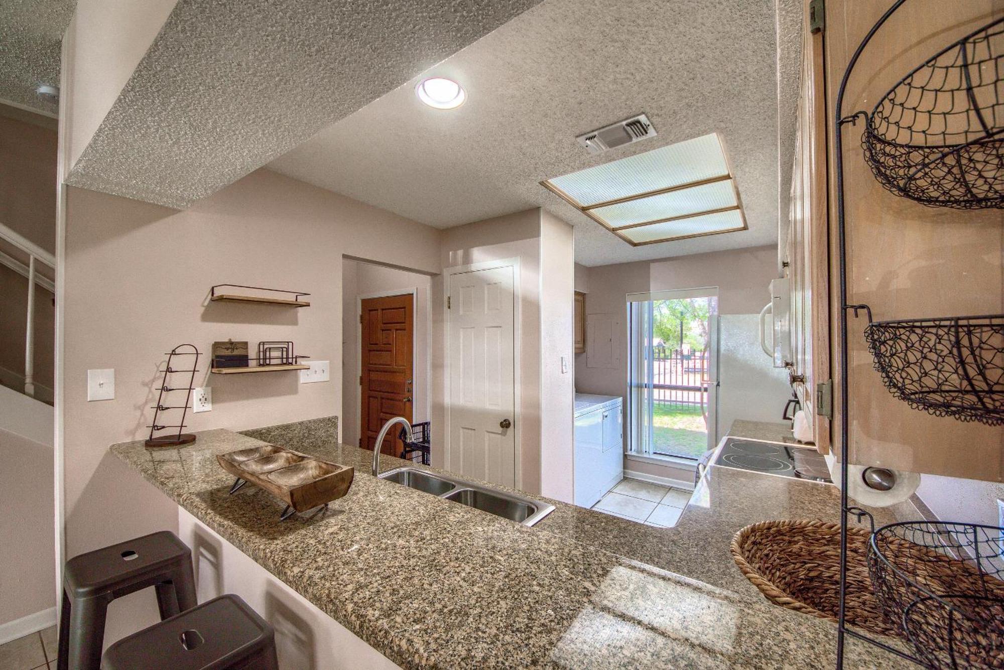 The Iron Cactus Condo On The Comal Cw C102 New Braunfels Εξωτερικό φωτογραφία