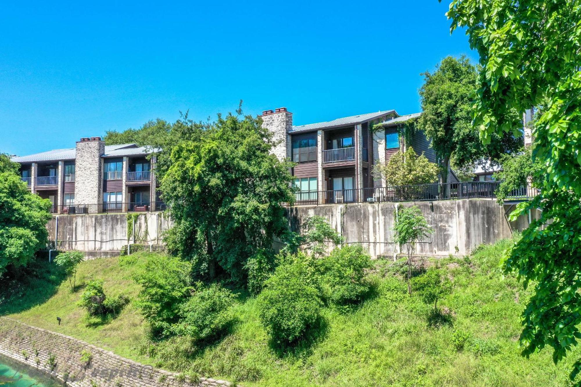 The Iron Cactus Condo On The Comal Cw C102 New Braunfels Εξωτερικό φωτογραφία
